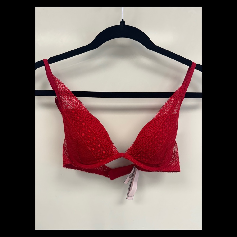 Victoria's Secret Incredible by VS Padded‎ Plunge Bra  Red  Size 32D